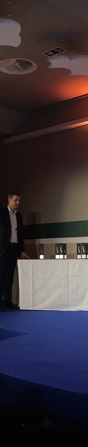 Konserndirektør i Eramet, Cristel Bories og Initiative Challenge vinner Per-Sigurd Sindland, fra utdelingen i Paris 2. oktober. Foto: Eramet